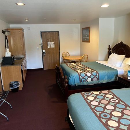 Super 8 By Wyndham Rexburg Hotell Exteriör bild
