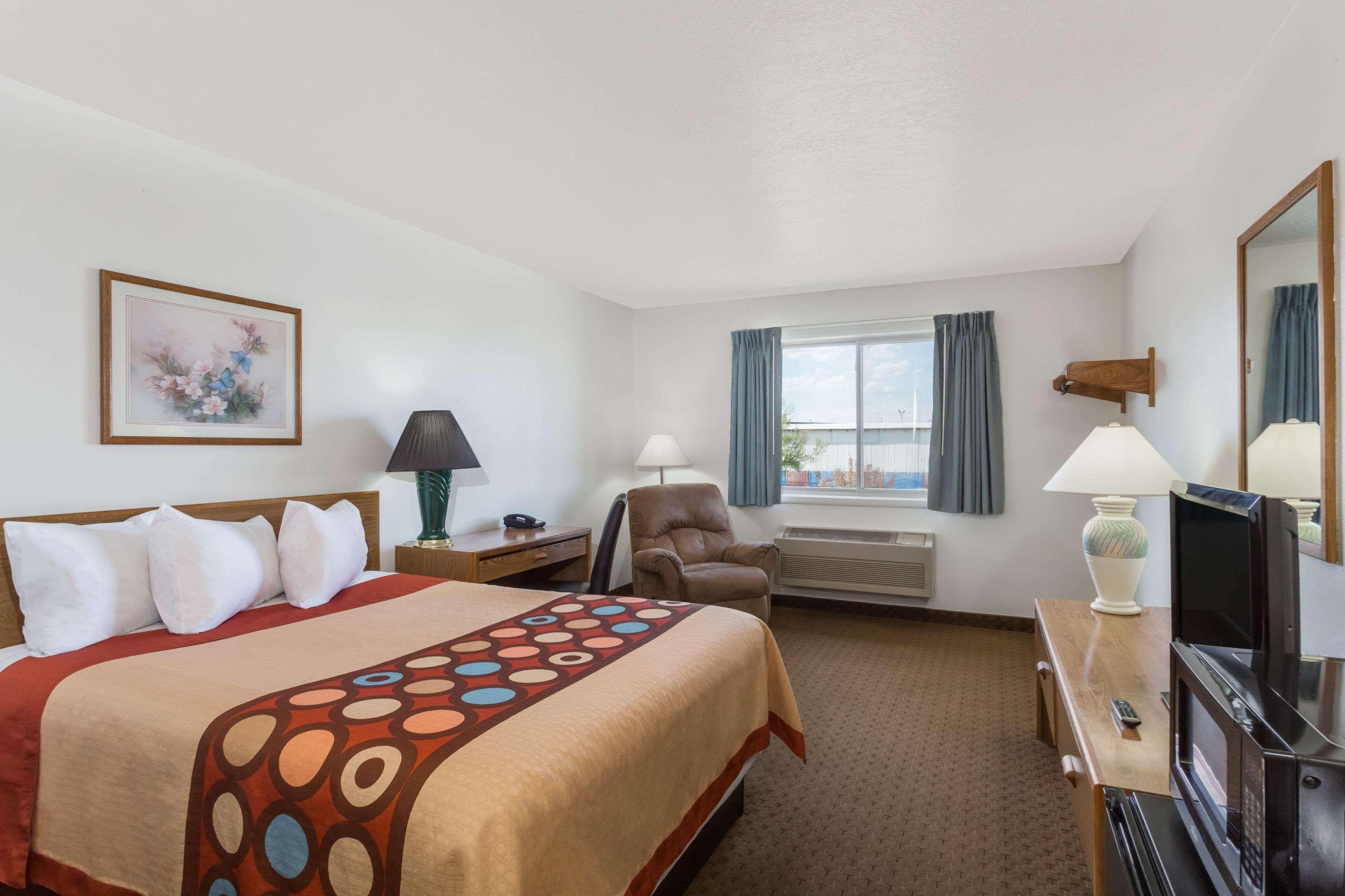 Super 8 By Wyndham Rexburg Hotell Exteriör bild