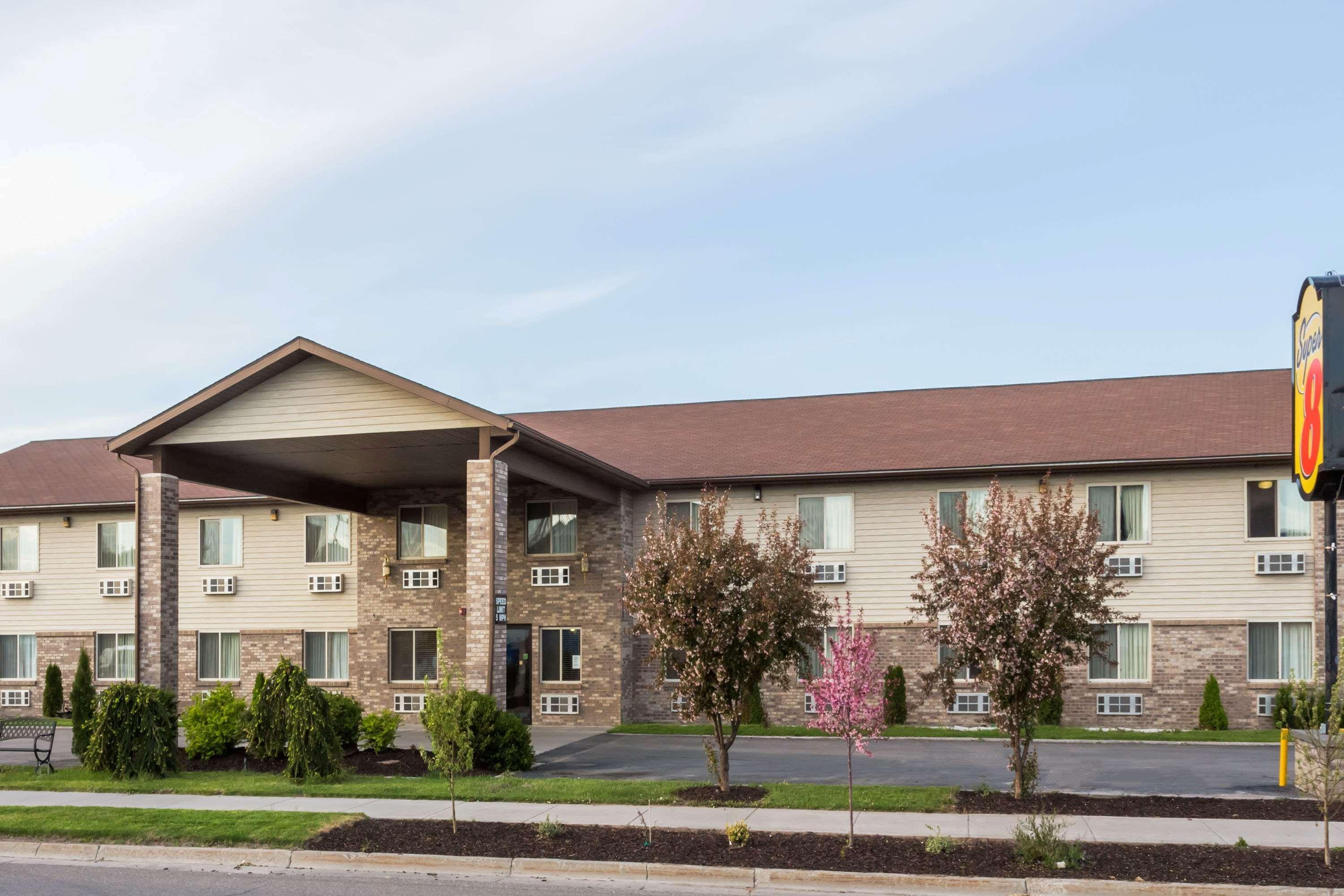 Super 8 By Wyndham Rexburg Hotell Exteriör bild