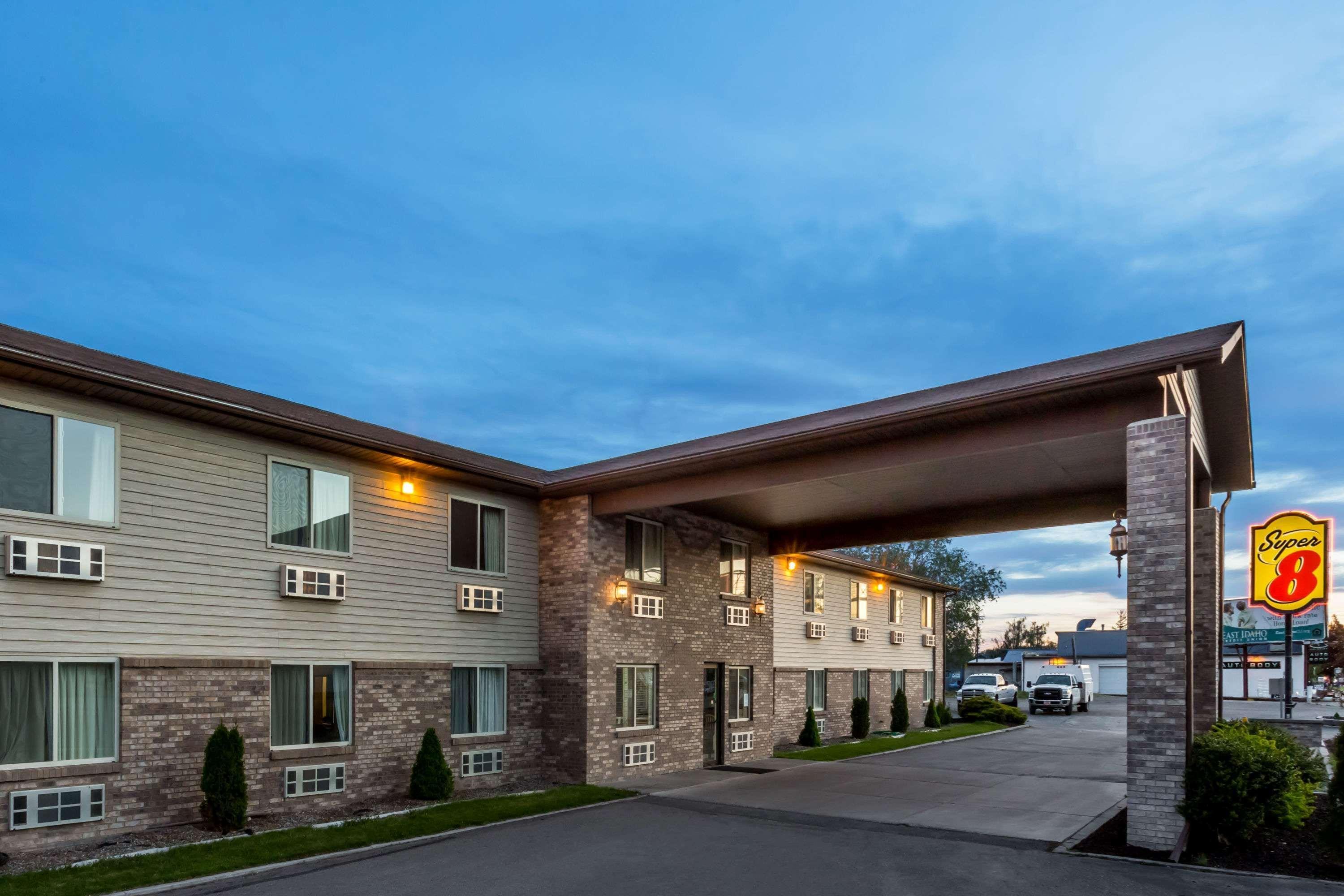 Super 8 By Wyndham Rexburg Hotell Exteriör bild