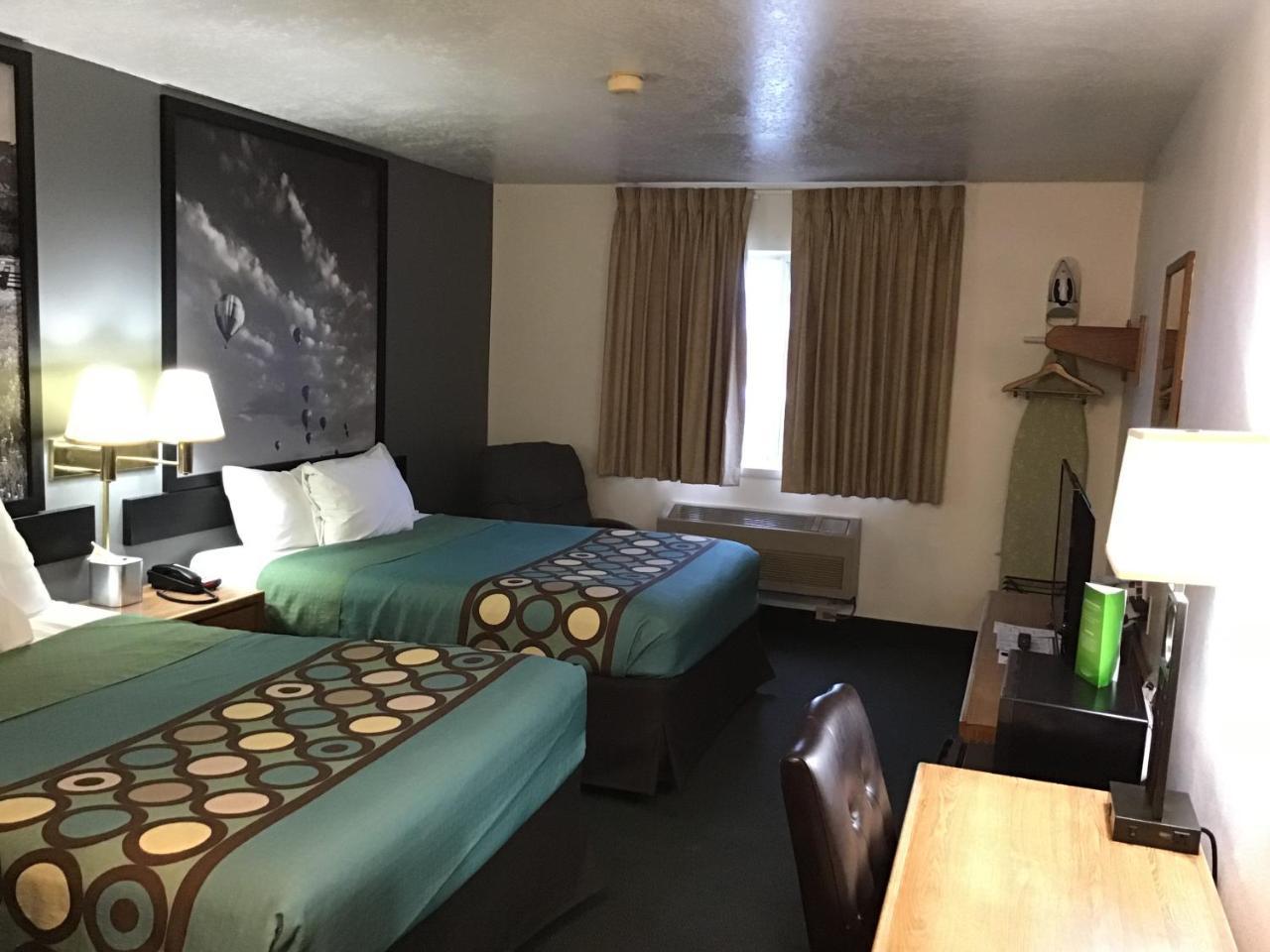 Super 8 By Wyndham Rexburg Hotell Exteriör bild